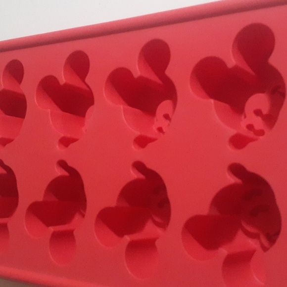 Disney Mickey Mouse ice tray/treat mold silicone - Picture 3 of 4